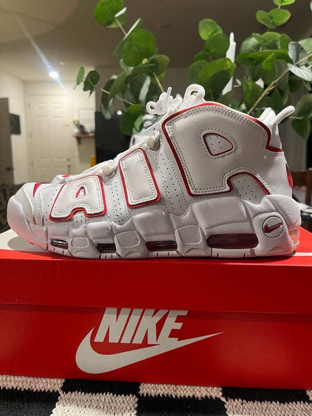 Nike Air More Uptempo '96 White Varsity Red 2021 DAMAGED BOX Mens 921948 102